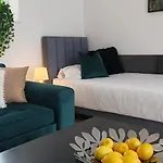 Vesta M52 Free Parking Apartmanhotel