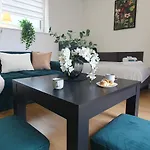 Apartmanhotel Vesta M52 Free Parking 3*