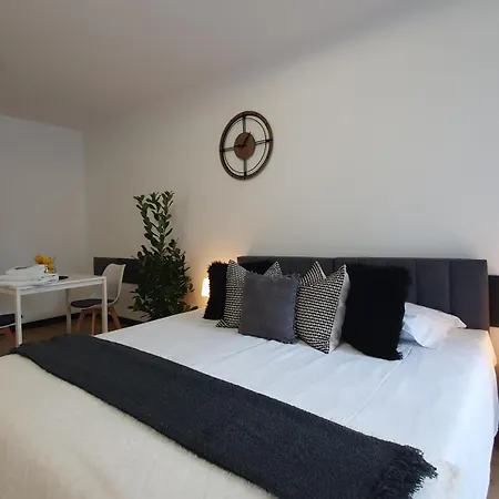 Vesta M52 Free Parking Hotel apartamentowy 3*