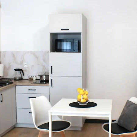 アパートホテル Vesta M52 Free Parking 3*