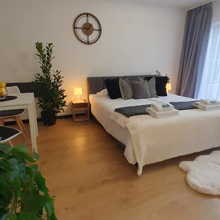 Vesta M52 Free Parking Aparthotel 3*