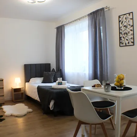 Vesta M52 Free Parking 3*