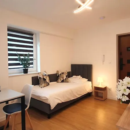 Vesta M52 Free Parking 3* Štetín