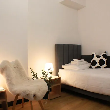 Vesta M52 Free Parking 什切青