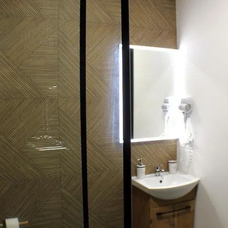 Vesta M52 Free Parking 什切青